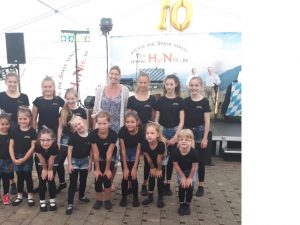 Showtanz beim 10 jährigen Bestehen und Sommerfest des Seniorenzentrum Ostertal in Werschweiler