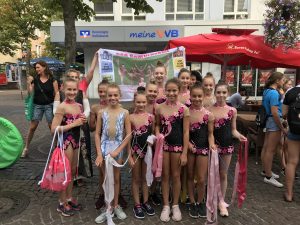 Sportgymnastinnen des TV St.Wendel beim Demonstrationszug in Saarbrücken